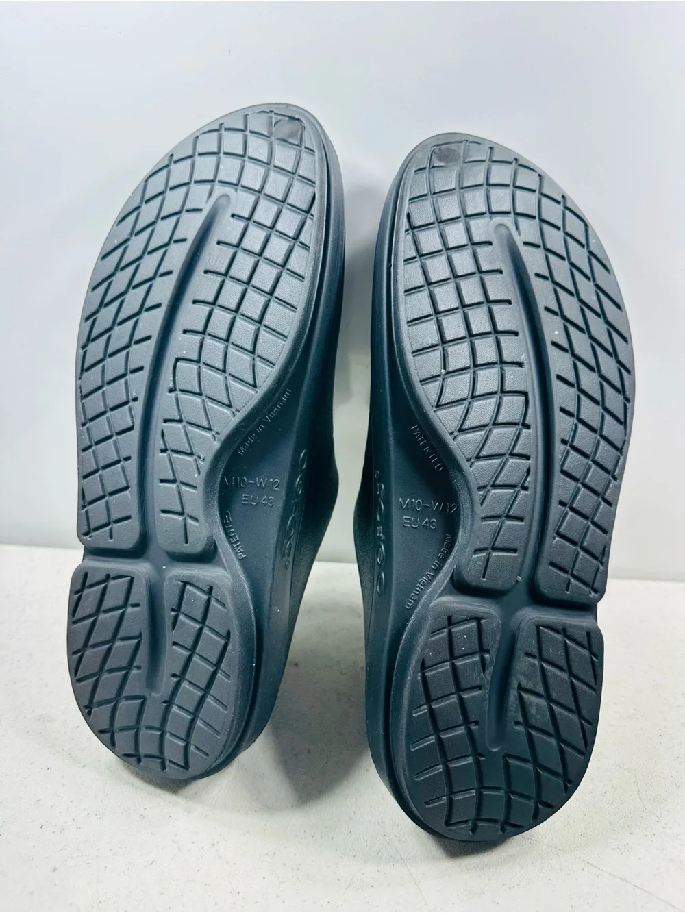 Oofos Men's OoCloog Slide Clogs | Black| US M10W12